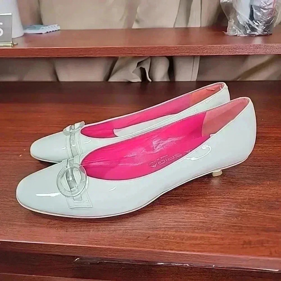 Via Spiga Vintage Leather Kitty heels. Size 8 - Picture 10 of 11